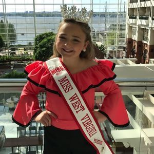 Meet your Posher, Danielle